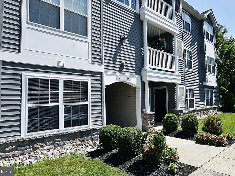 342 Nicholas Dr — Photo 3