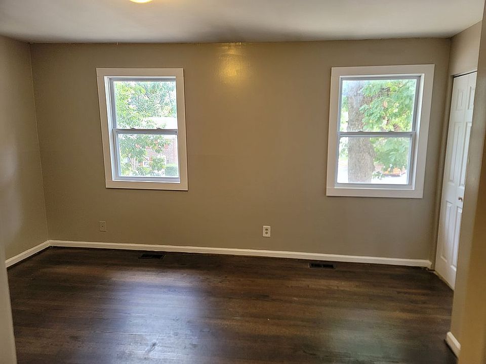 2nd image of 525 Olde Greenwich Cir
