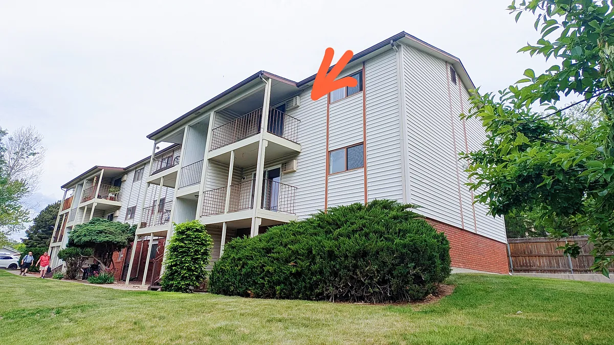 top floor, corner quiet unit - 1678 Riverside Ave #12