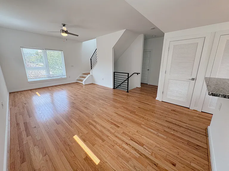 1104 Perry St #B — Photo 8