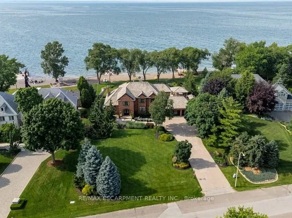 17 Lochside Dr, Hamilton, ON L8E 5T6