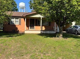 209 West St, Gleason, TN 38229