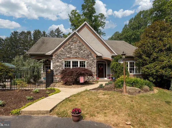 211 W Madison St, Mohnton, PA 19540