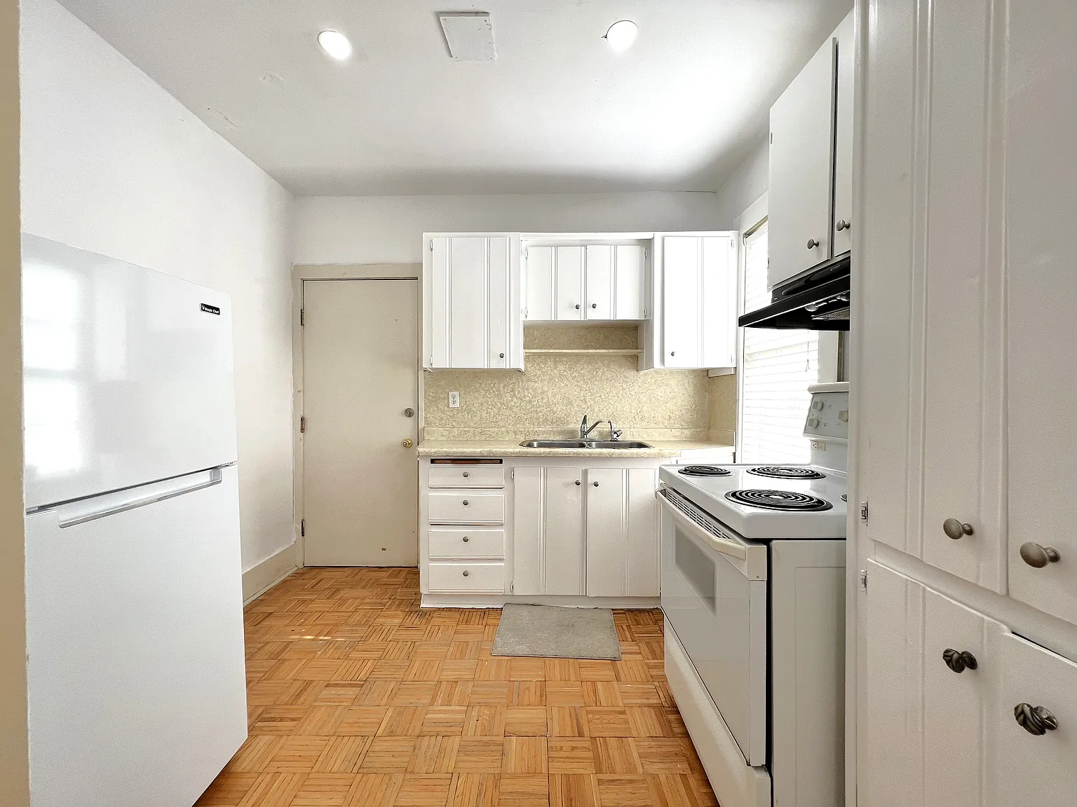 120 McEwan - Main Floor Unit — Photo 4