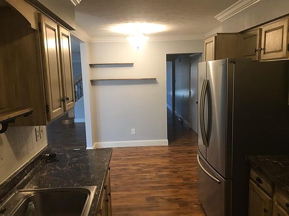 4th image of 2116 White Oak Dr