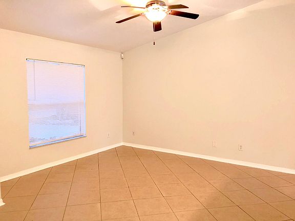 4th image of 2210 SE Master Ave