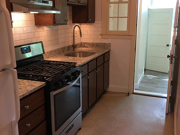 Under-cabinet task Lighting