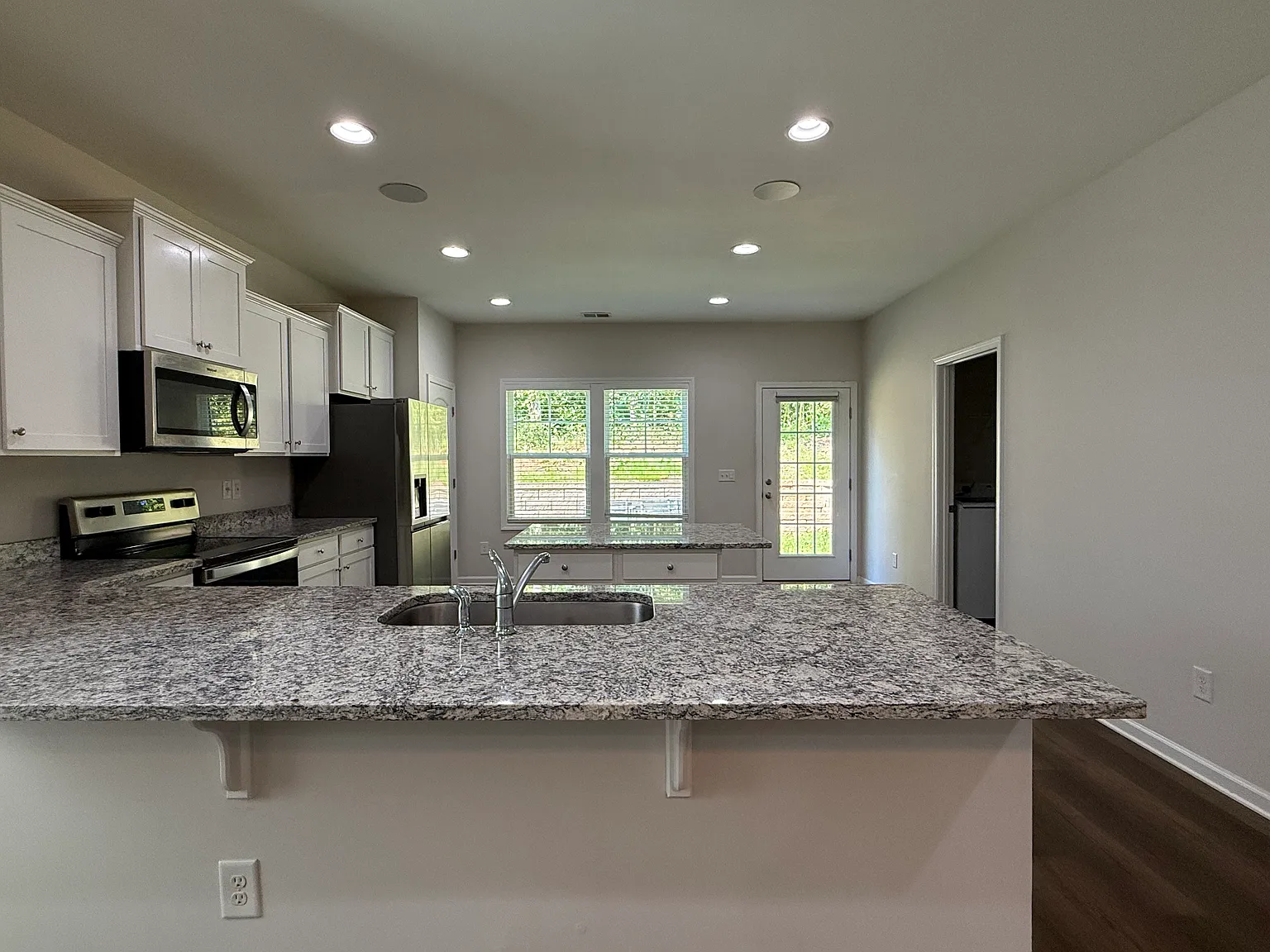 3 bed, 1610 sqft, $1,825 — Photo 4