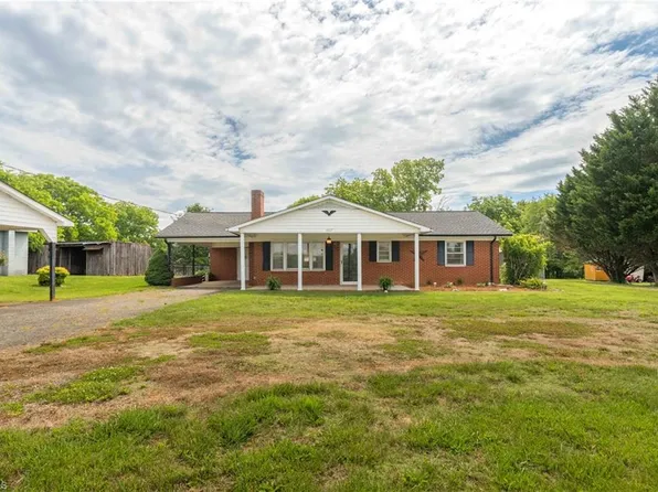 1427 Reeves Mill Rd, Mount Airy, NC 27030