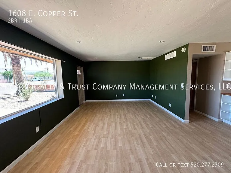 1608 E Copper St — Photo 4