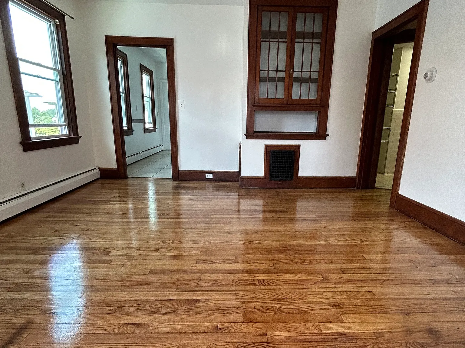 3 bed, $1,550 — Photo 2