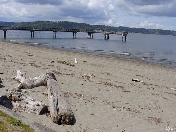 2nd image of 1723 Beach Dr NE