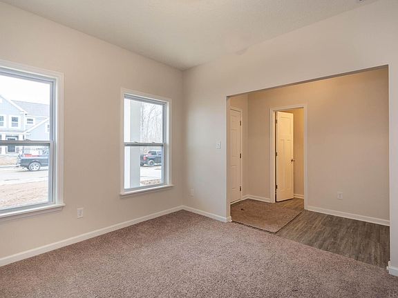 3rd image of 4568 Harriman Dr