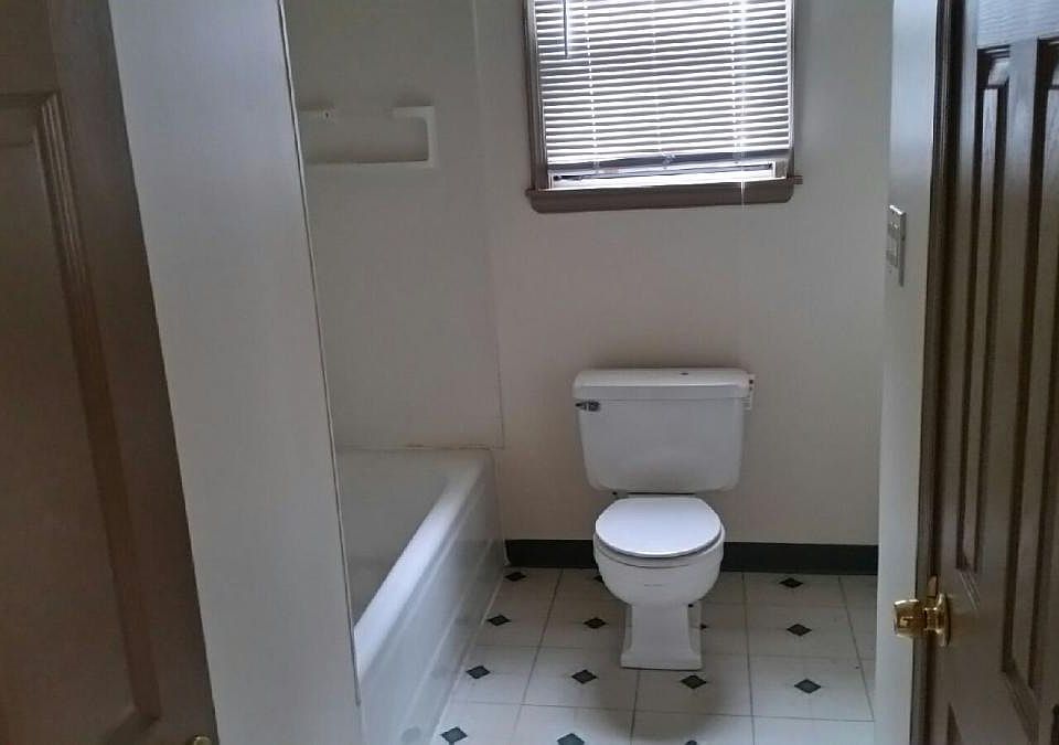 2nd image of 840 S Main St APT 1