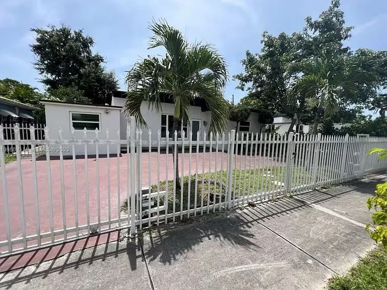 10735 NW 2nd Ct — Photo 7