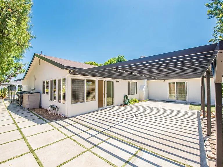 4395 Avenida De Las Flores — Photo 35