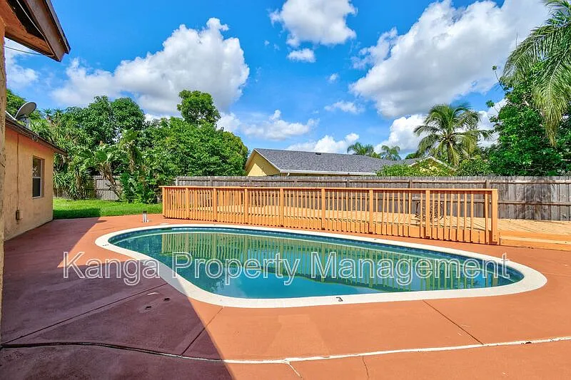 4 bed, 2.0 bath, 1670 sqft, $2,900 — Photo 1
