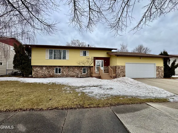 1805 14th Ave W, Williston, ND 58801