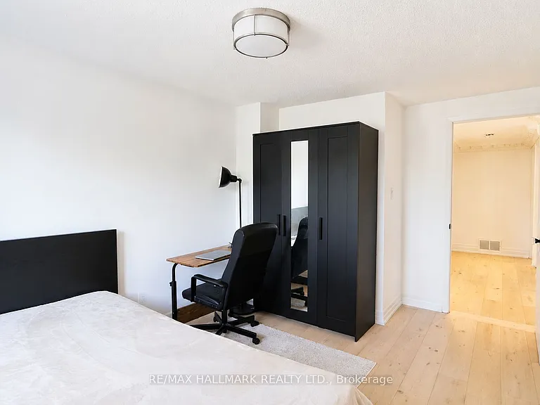 36 Kitsilano Cres — Photo 16