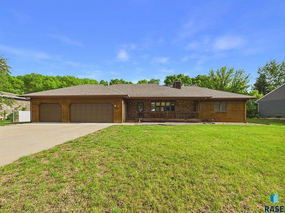 1st image of 1212 E Fleetwood Cir