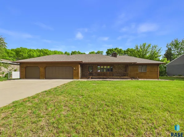 1212 E Fleetwood Cir, Brandon, SD 57005