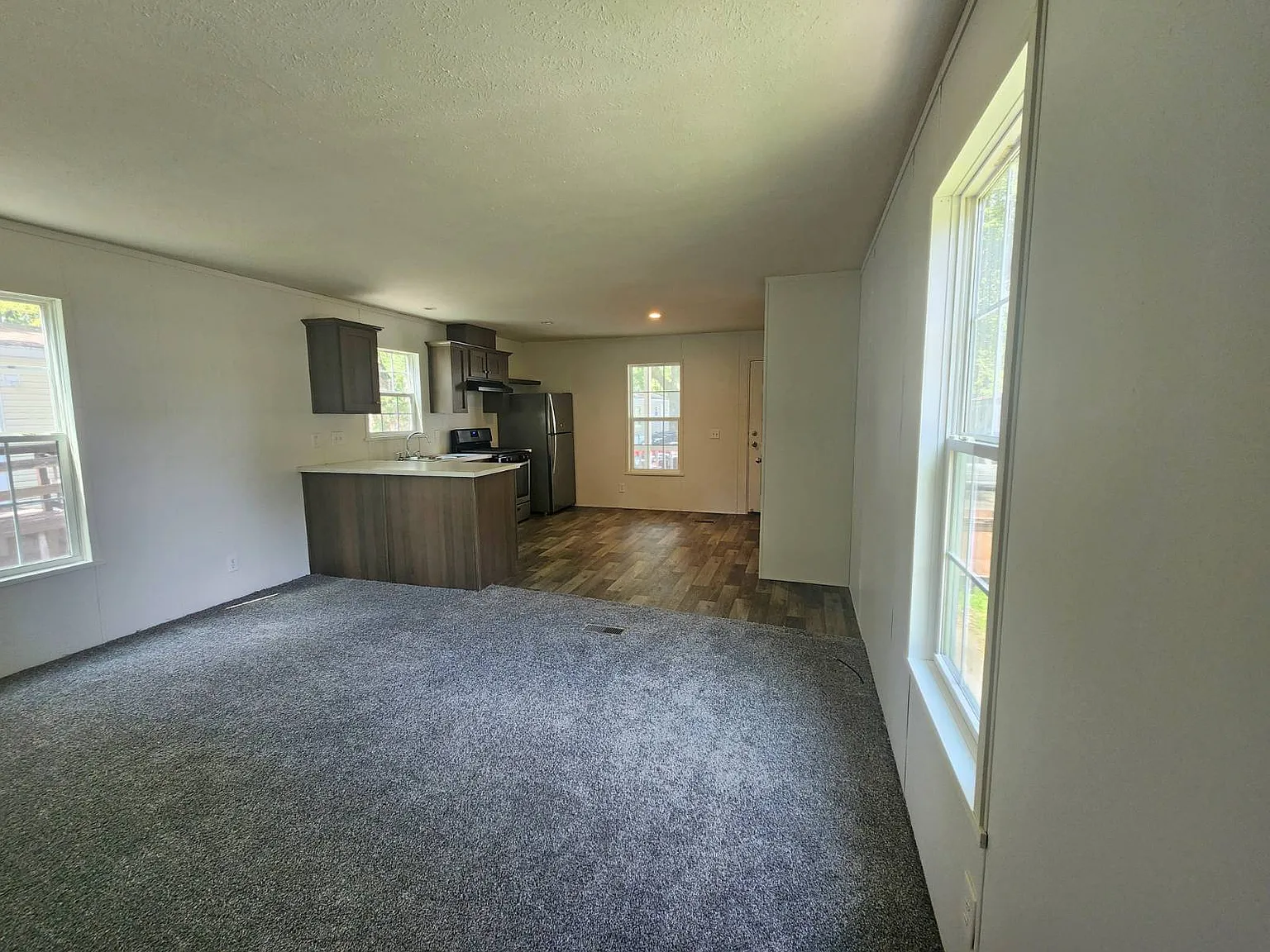 2 bed, 1.0 bath, 800 sqft, $900 — Photo 3