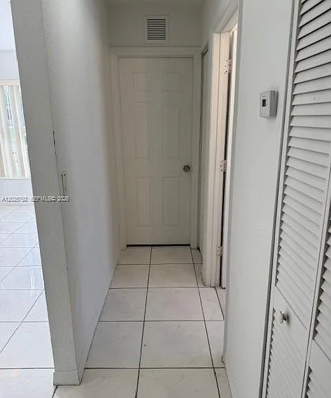 708 SW 9th St — Photo 4