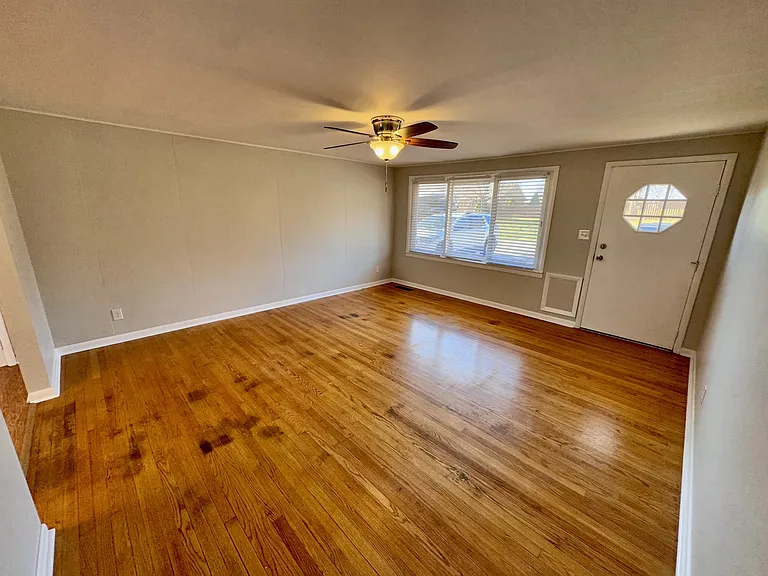 207 Beecher St — Photo 3