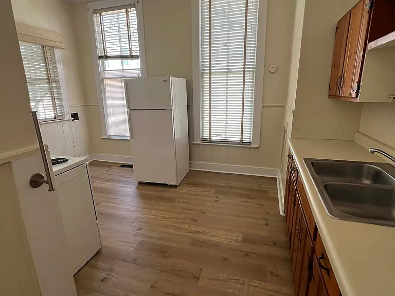 233 College St #1 — Photo 5