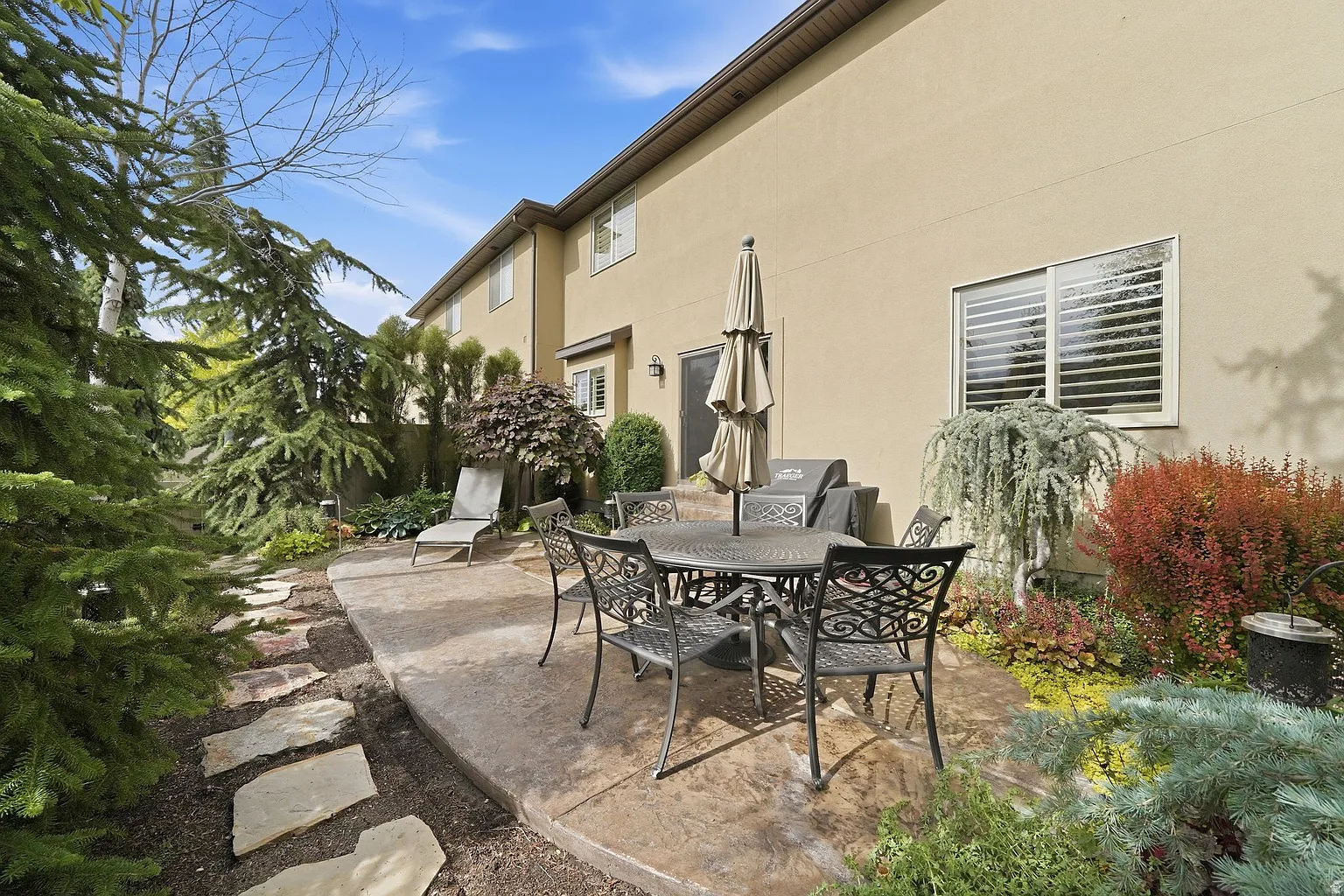 5 bed, 3000 sqft, $2,895 — Photo 3