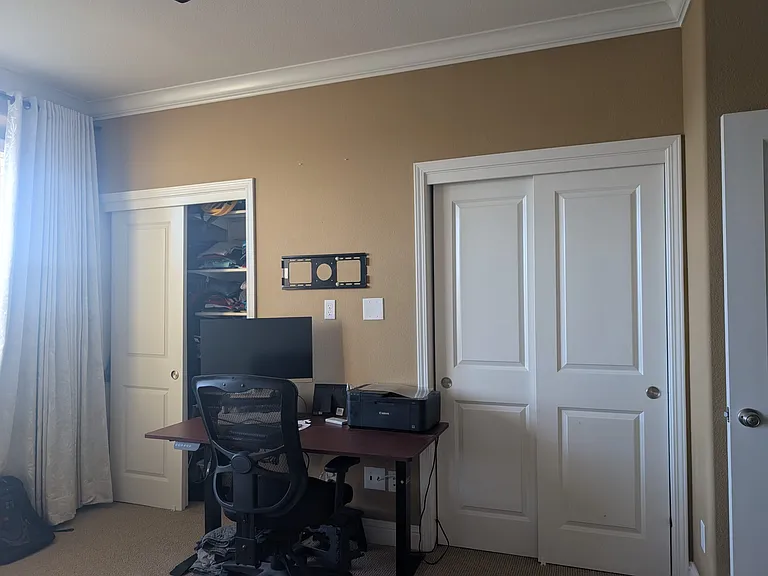 1076 N Jackson Ave — Photo 5