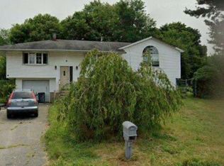 2 Partridge Ln, East Setauket, NY 11733