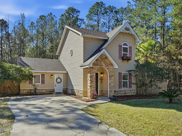 221 Music St, Waveland, MS 39576