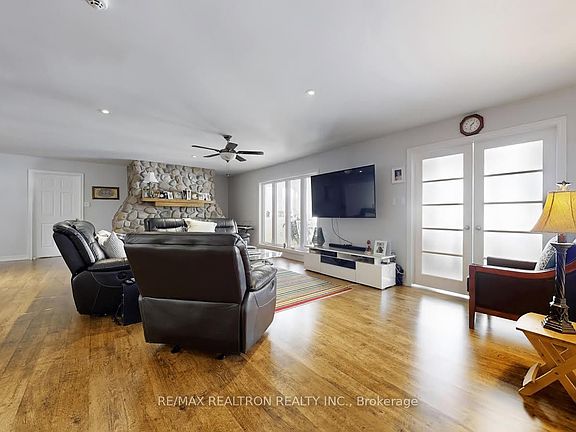 5th image of 709 Roland Rd