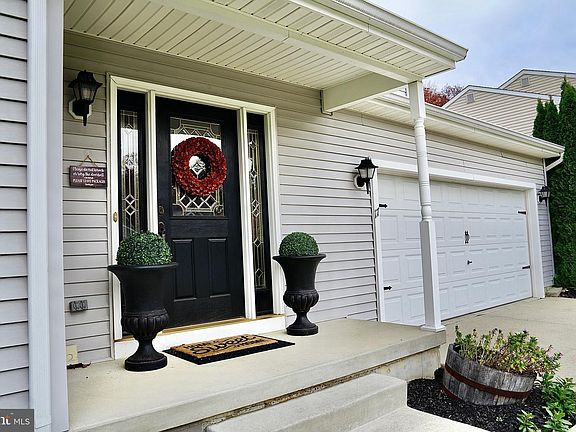 2nd image of 17 Hillside Ln