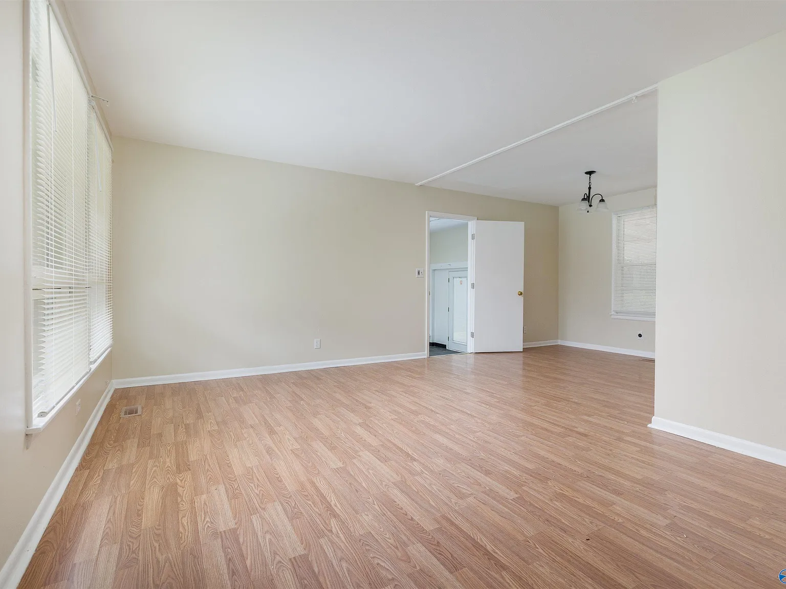 4 bed, 2.0 bath, 1485 sqft, $1,500 — Photo 3