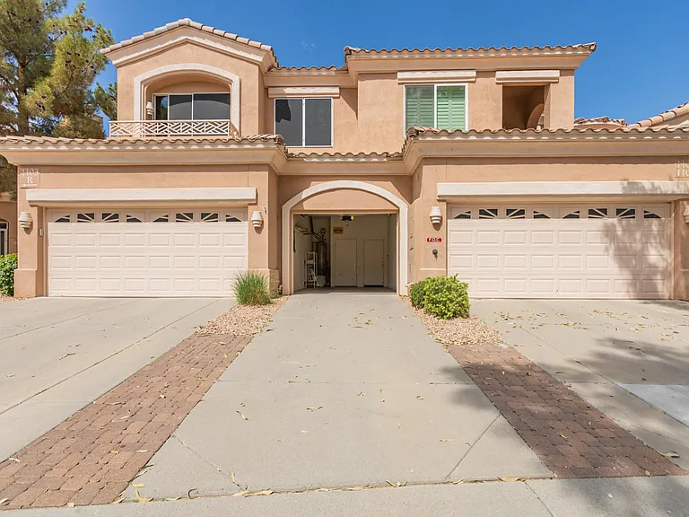 3800 S Cantabria Cir — Photo 4