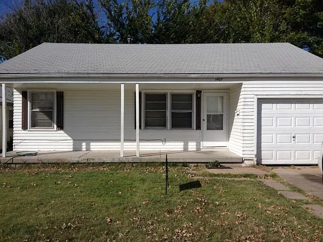 1407 N Pinecrest St — Photo 1