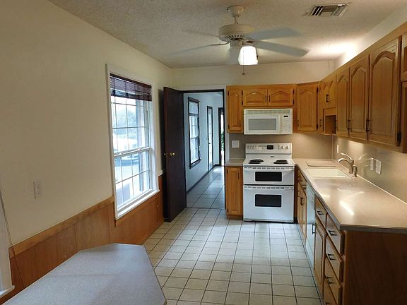 5th image of 423 SW Montgomery Dr
