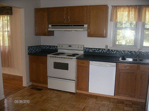 4th image of 4524 Silverhill Dr