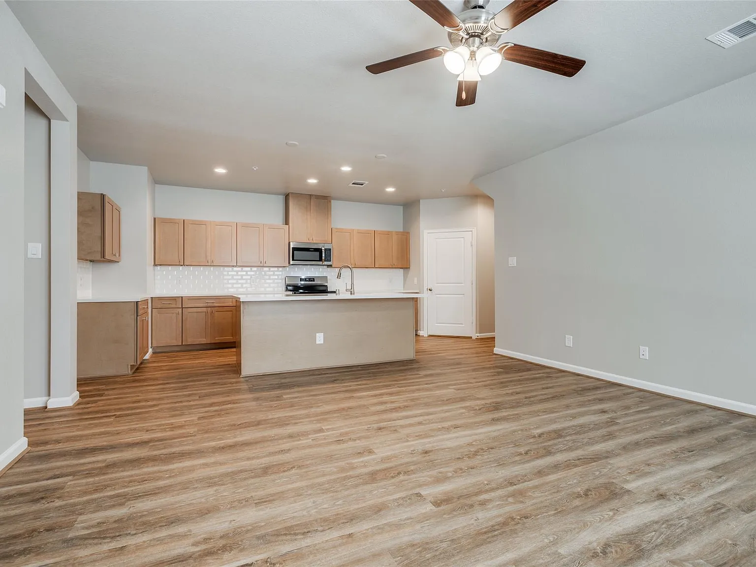 3 bed, 2.0 bath, 1144 sqft, $1,495 — Photo 4