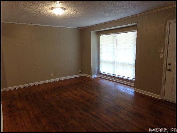 4th image of 16 S Wakefield Dr