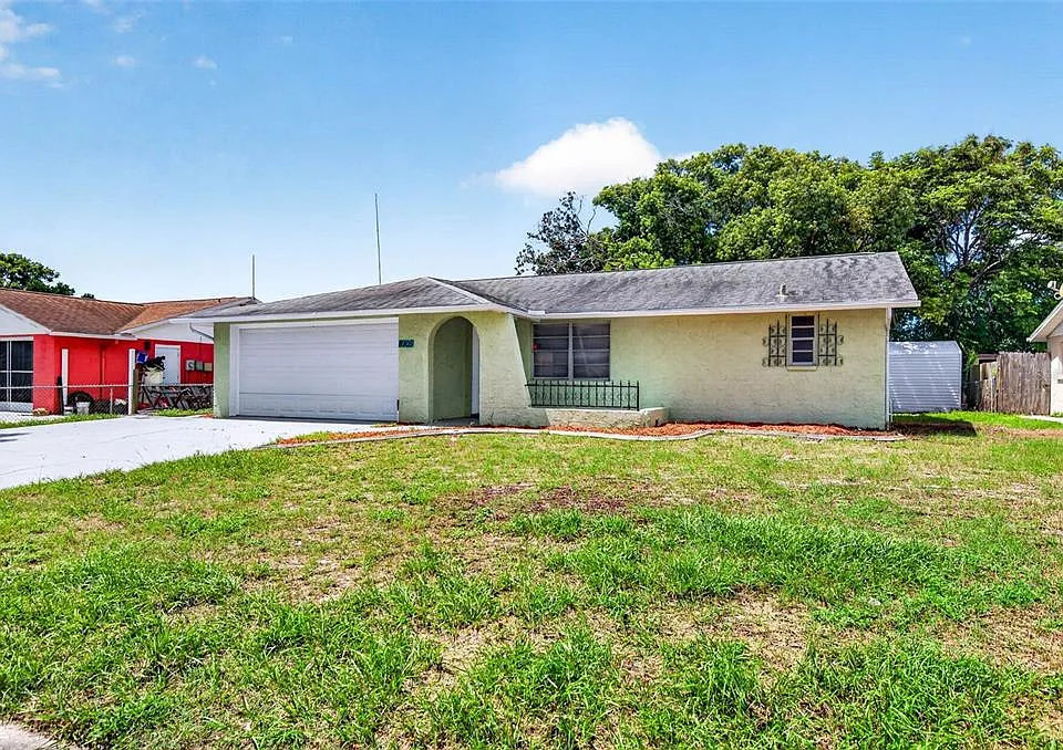 8905 Tropical Palm Way