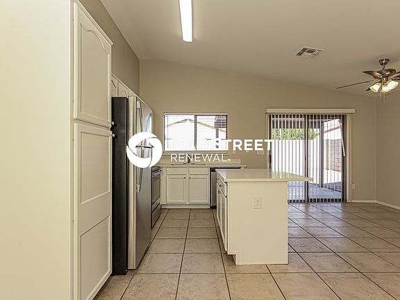 4th image of 8818 W Loma Ln