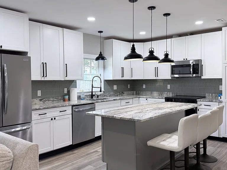 2635 Michigan Ave — Photo 4