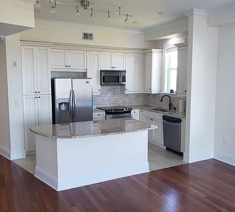 3rd image of 30 Waterfront Dr