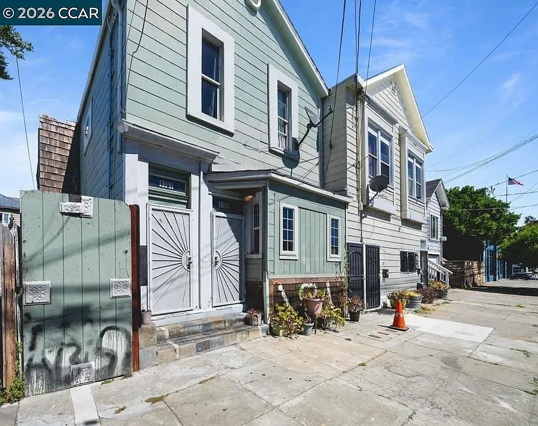 2 bed, 900 sqft, $1,100 — Photo 1