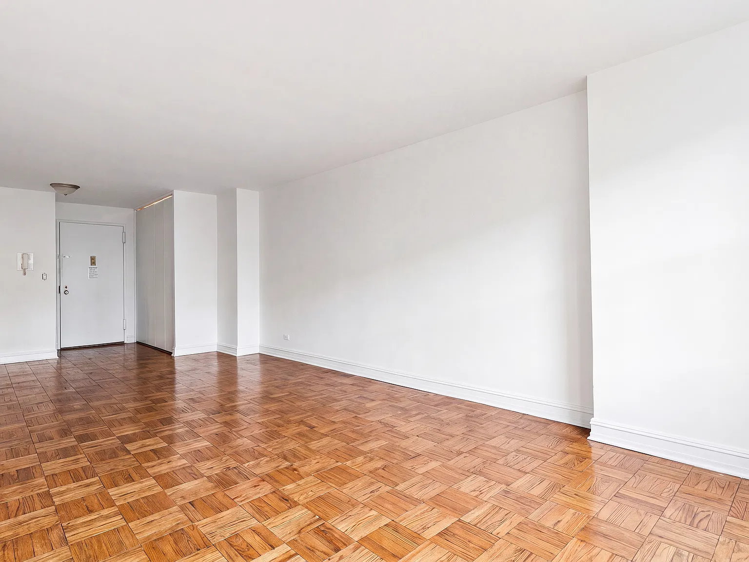 888 Eighth Avenue — Photo 3