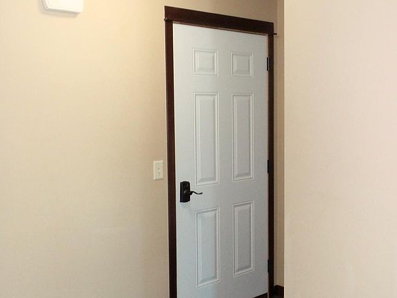 Entry (ML Bath to Left)