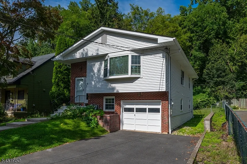3 bed, 2.0 bath, $4,850 — Photo 2